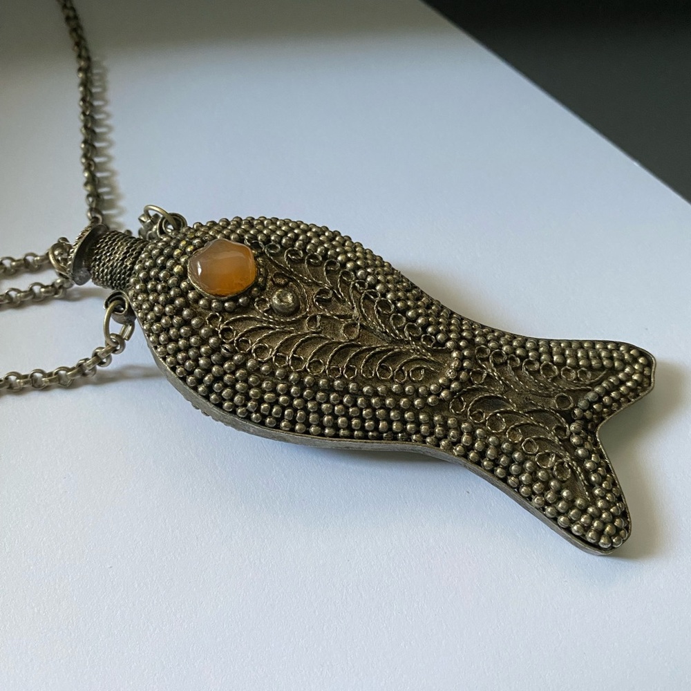 Vintage Metal Tibetan Filigree Perfume/Snuff Bottle Vial Fish Pendant Necklace - Picture 7 of 15